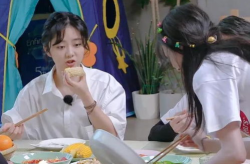 娱乐吃瓜开小灶,吃瓜群众开小灶，揭秘明星幕后生活