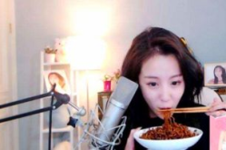 娱乐吃瓜酱墨茶